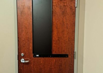 Standard narrow light black closed